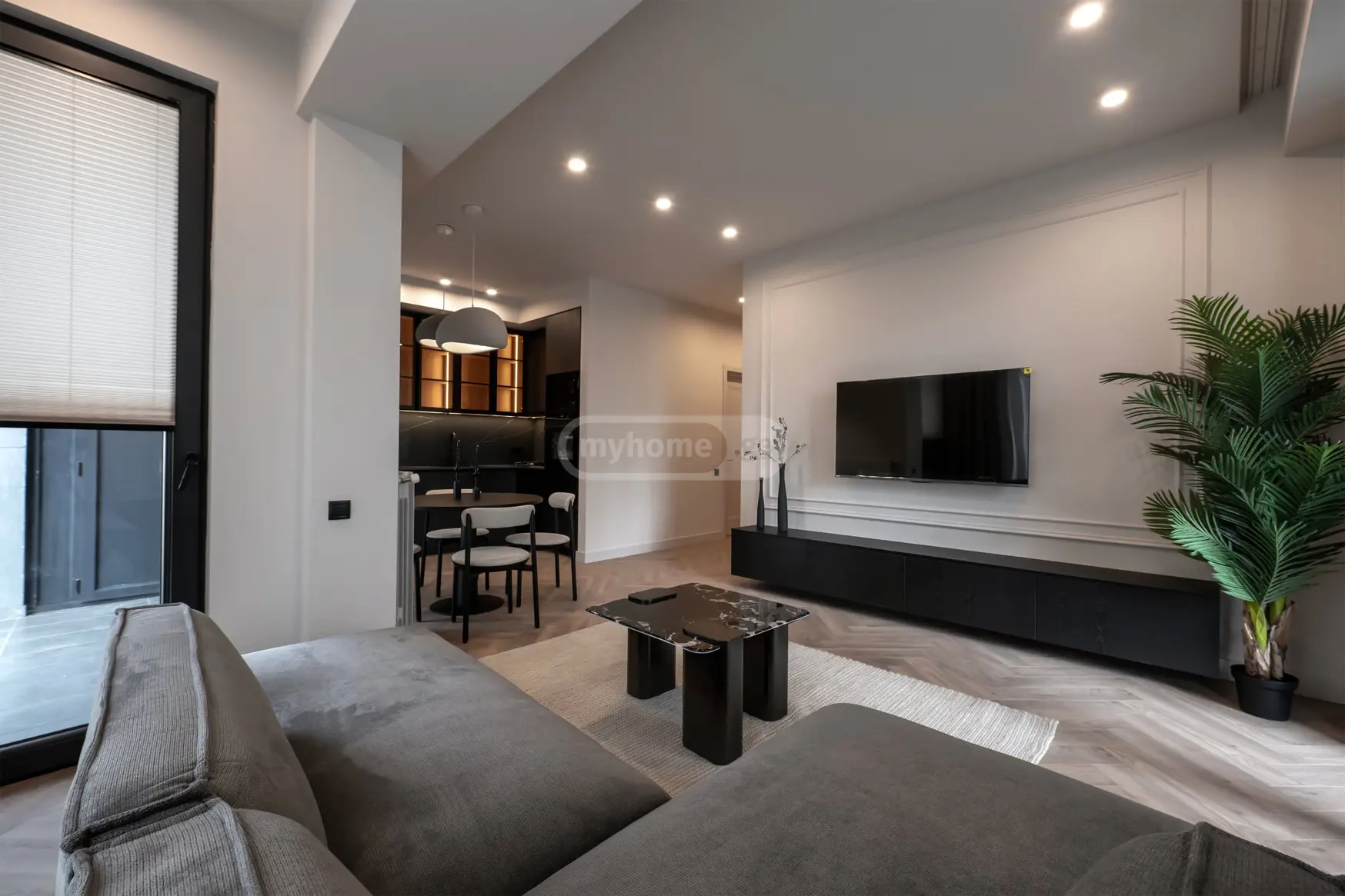  იყიდება 3 ოთახიანი  ბინა ვაკეში