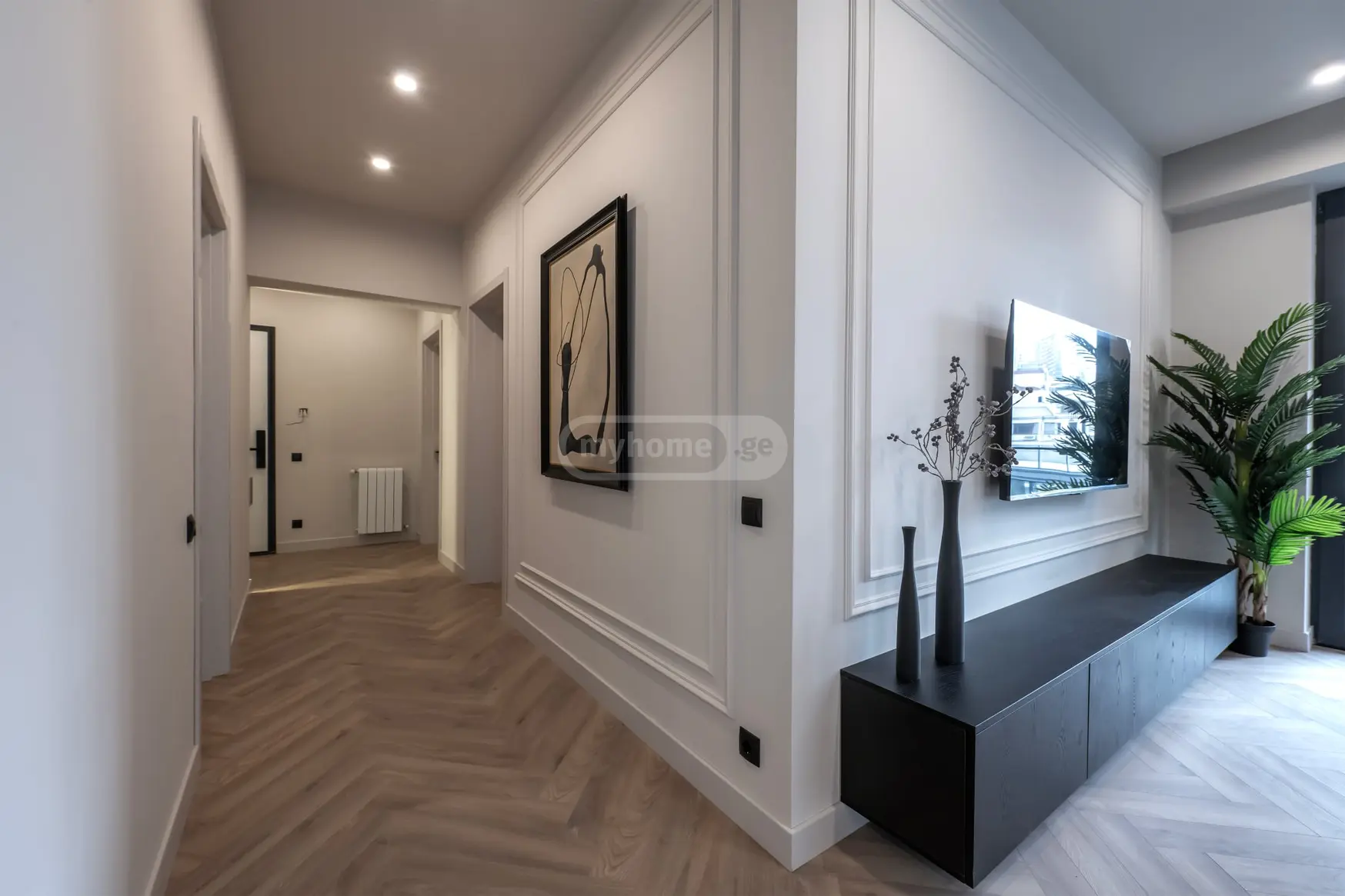  იყიდება 3 ოთახიანი  ბინა ვაკეში