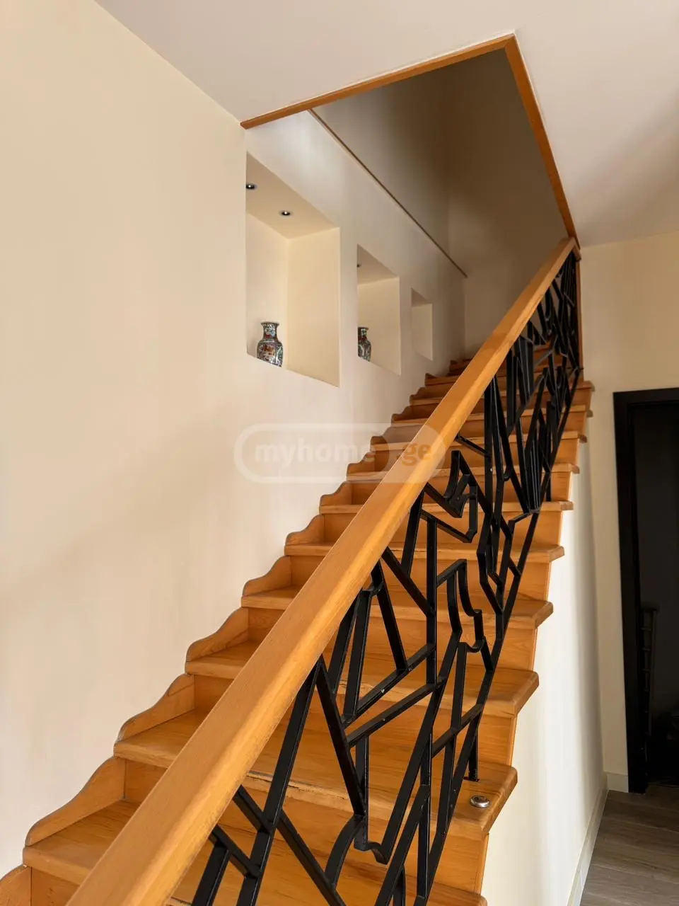  For Rent 4 room  Apartment in Saburtalo dist.  in Bochorishvili st. 