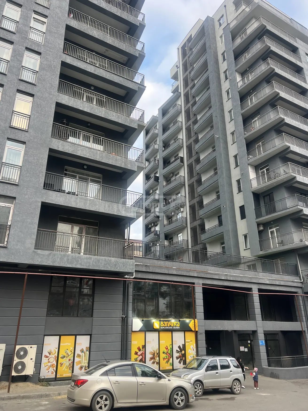  იყიდება 3 ოთახიანი  ბინა ლისის ტბაზე  ავთო ვარაზის ქუჩა 