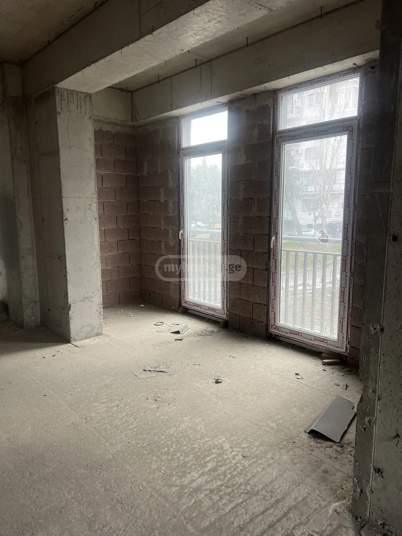  იყიდება 3 ოთახიანი  ბინა ლისის ტბაზე  ავთო ვარაზის ქუჩა 