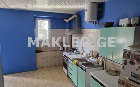  იყიდება 7 ოთახიანი  ბინა ვერაზე  რჩეულიშვილის ქუჩაზე 