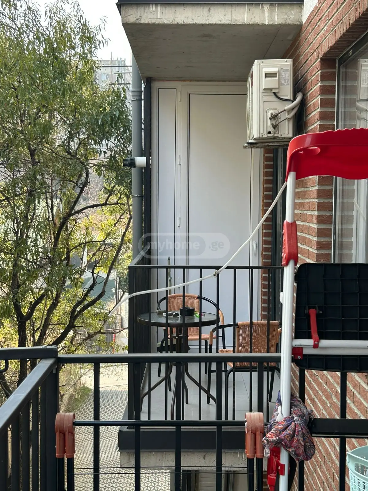  იყიდება 3 ოთახიანი  ბინა ვაკეში  ხომლის ქუჩაზე 