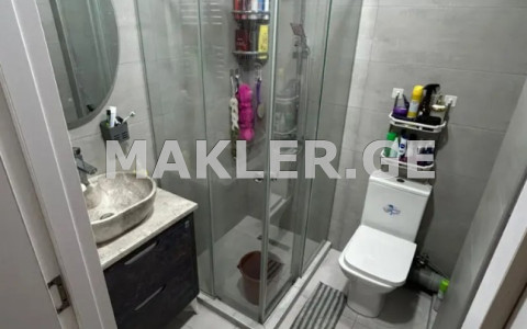  Продается 3 комнатная  Квартира в Ваке  на ул. Хомли 