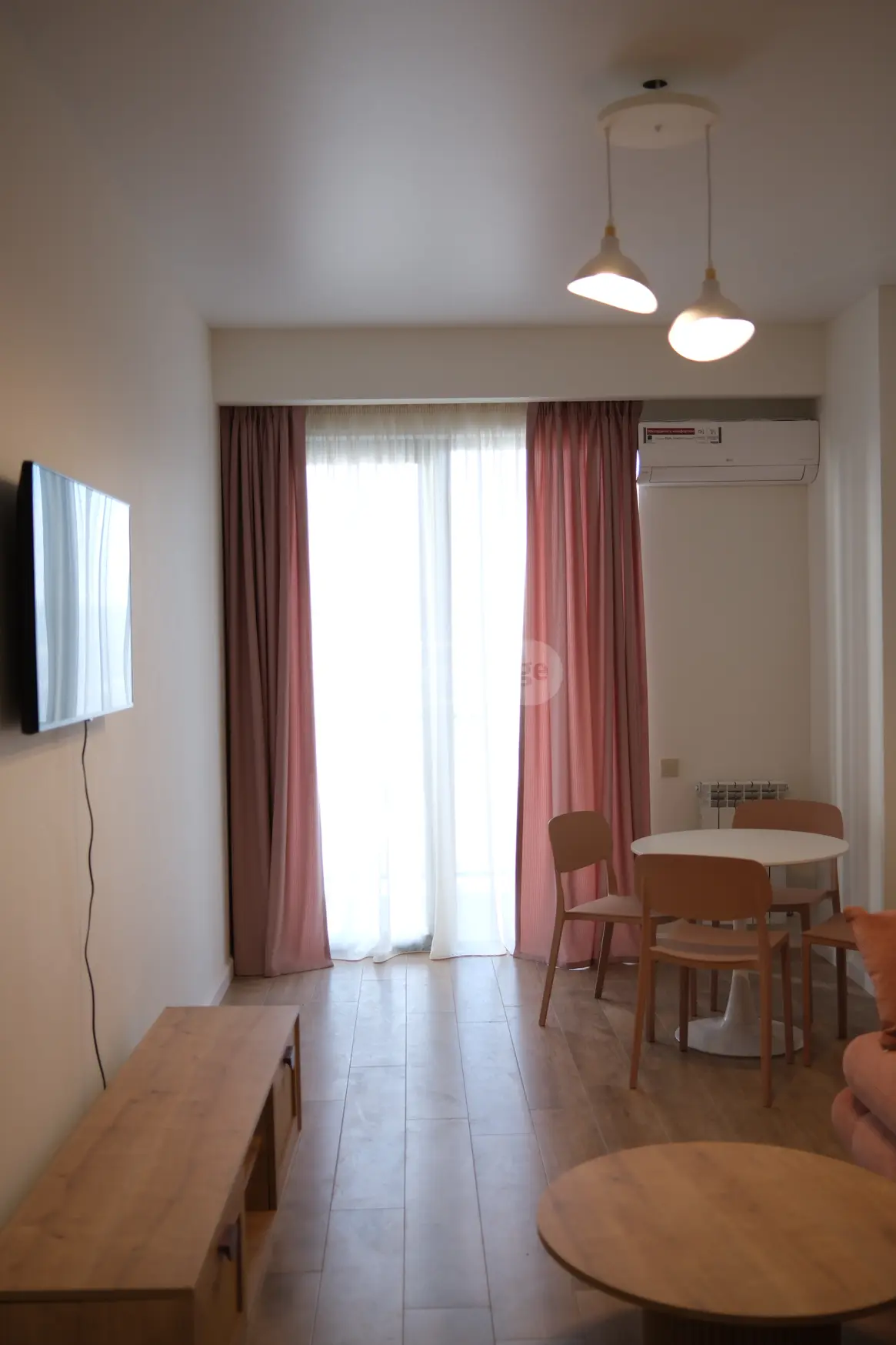  ქირავდება 2 ოთახიანი  ბინა საბურთალოზე  შარტავას ქუჩაზე 