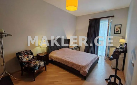  იყიდება 4 ოთახიანი  ბინა ვერაზე  კოსტავას ქუჩაზე 