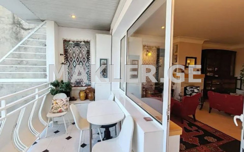  იყიდება 4 ოთახიანი  ბინა ვერაზე  კოსტავას ქუჩაზე 