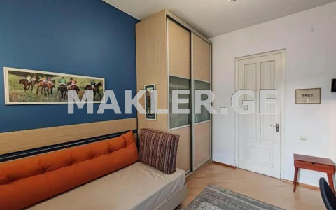  იყიდება 4 ოთახიანი  ბინა ვერაზე  კოსტავას ქუჩაზე 