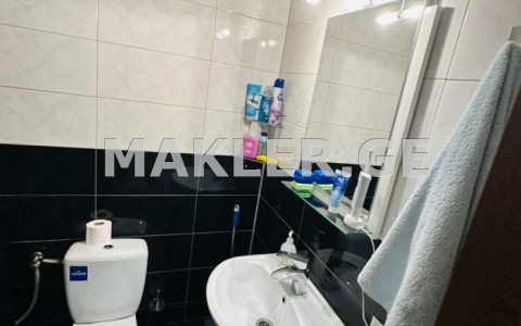  იყიდება 3 ოთახიანი  ბინა საბურთალოზე  ანა პოლიტკოვსკაიას ქუჩაზე 