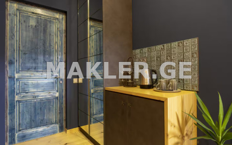  იყიდება 3 ოთახიანი  ბინა ჩუღურეთის რაიონში  აღმაშენებლის გამზირზე 