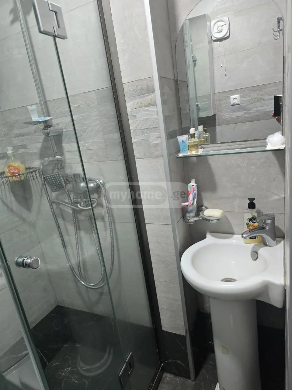  იყიდება 1 ოთახიანი  ბინა ვერაზე  ქიაჩელის ქუჩაზე 