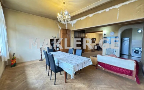  Продается 3 комнатная  Квартира в Сабуртало  на ул. Иосебидзе 