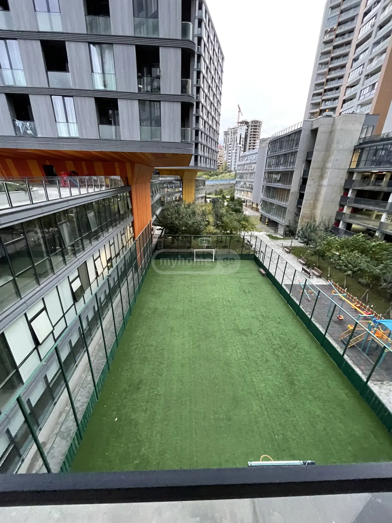  იყიდება 2 ოთახიანი  ბინა ვაკეში  ზურაბ ავალიშვილის ქუჩაზე 