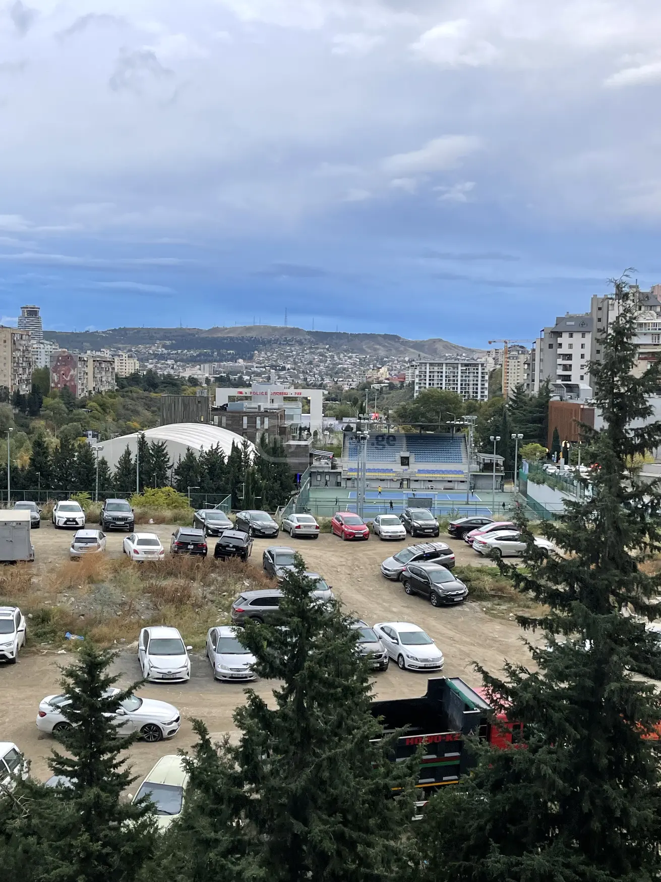  იყიდება 2 ოთახიანი  ბინა ვაკეში  ზურაბ ავალიშვილის ქუჩაზე 