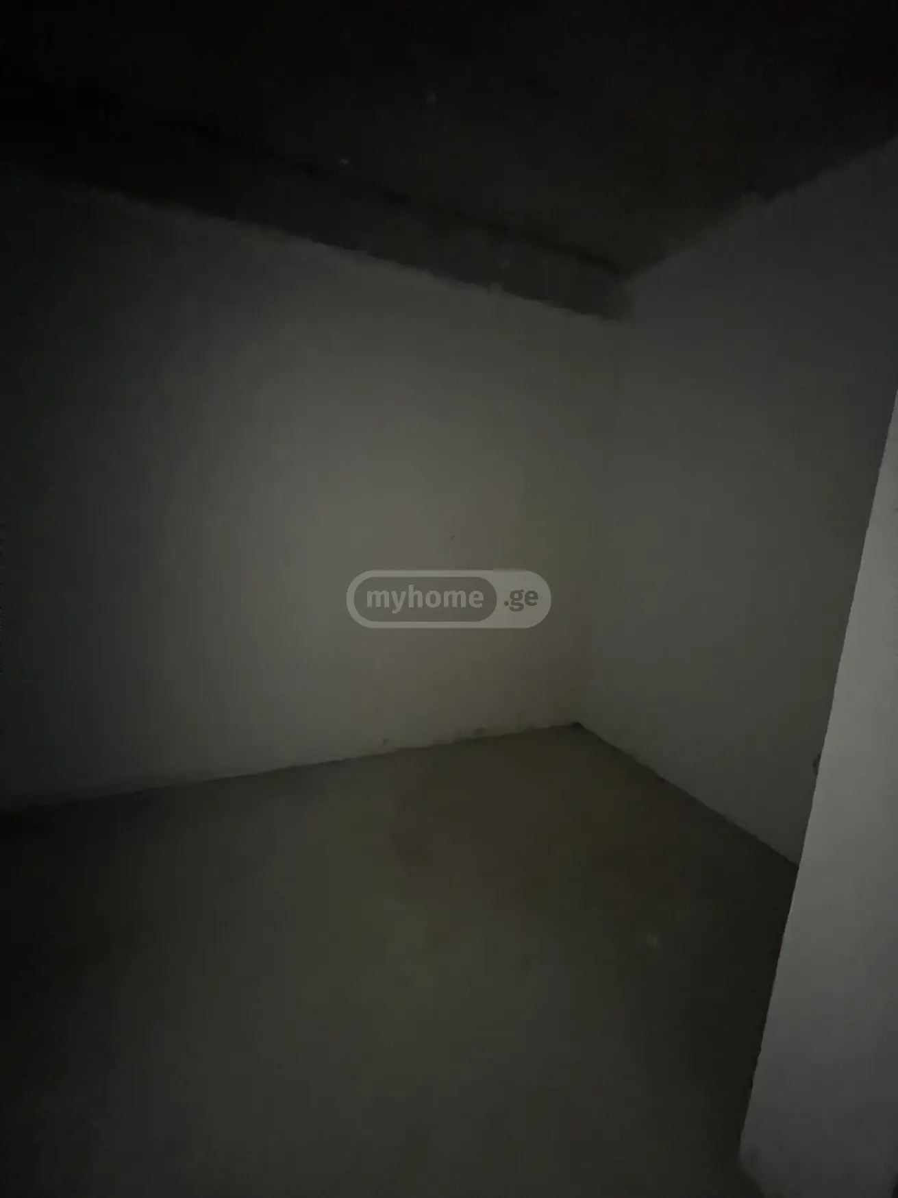  იყიდება 2 ოთახიანი  ბინა ვაკეში  ზურაბ ავალიშვილის ქუჩაზე 