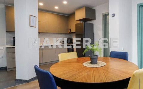  იყიდება 3 ოთახიანი  ბინა საბურთალოზე  კანდელაკის ქუჩაზე 