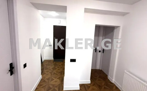  იყიდება 4 ოთახიანი  ბინა საბურთალოზე  შავგულიძის ქუჩაზე 