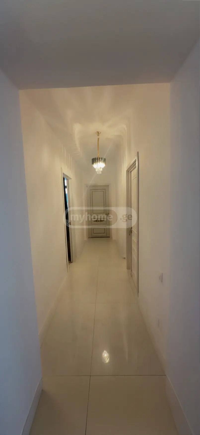  ქირავდება 3 ოთახიანი  ბინა საბურთალოზე  გელოვანის გამზირზე 