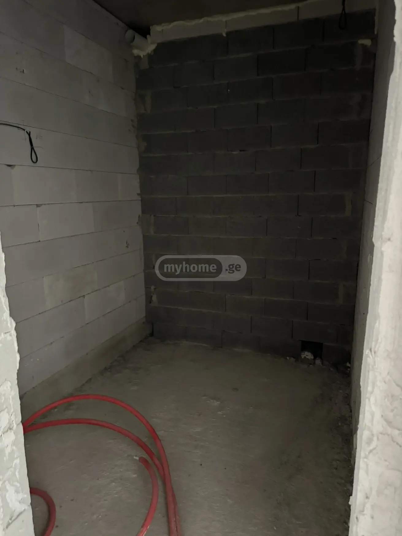  იყიდება 4 ოთახიანი  ბინა ვაკეში  გიორგი დანელიას ქუჩაზე 