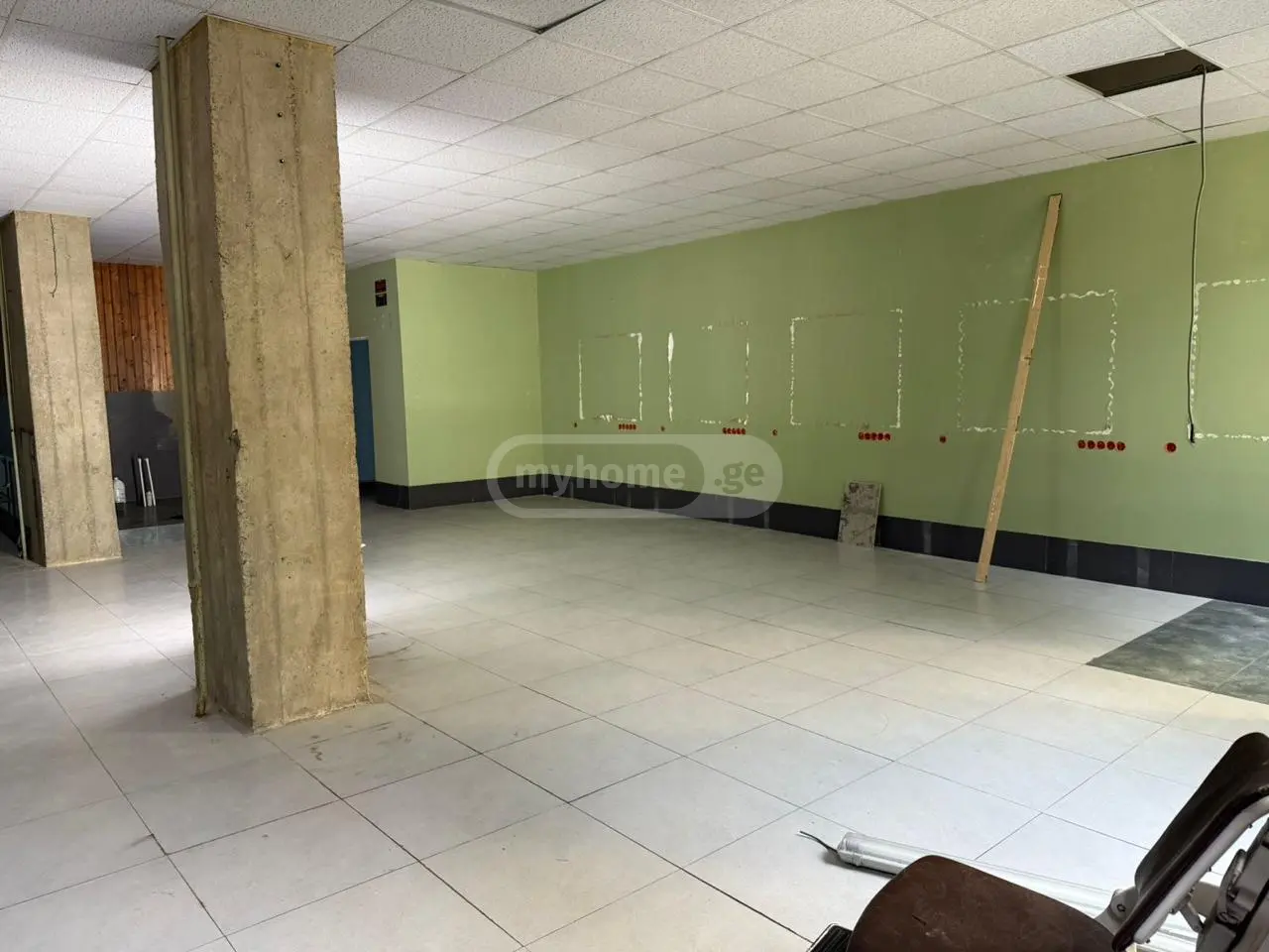  ქირავდება 168 m² ფართობის კომერციული ფართი საბურთალოზე  ბახტრიონის ქუჩაზე 