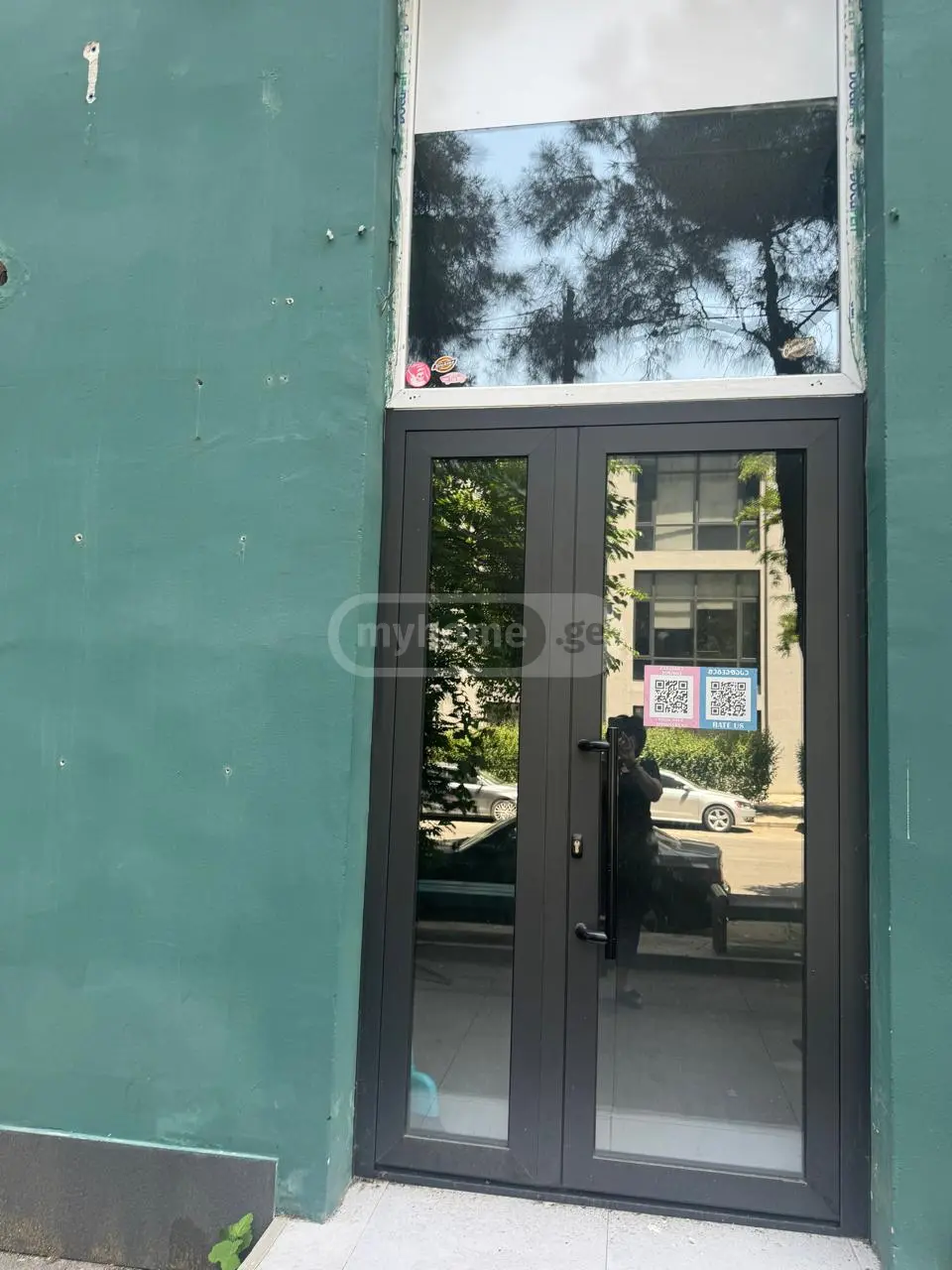  ქირავდება 168 m² ფართობის კომერციული ფართი საბურთალოზე  ბახტრიონის ქუჩაზე 