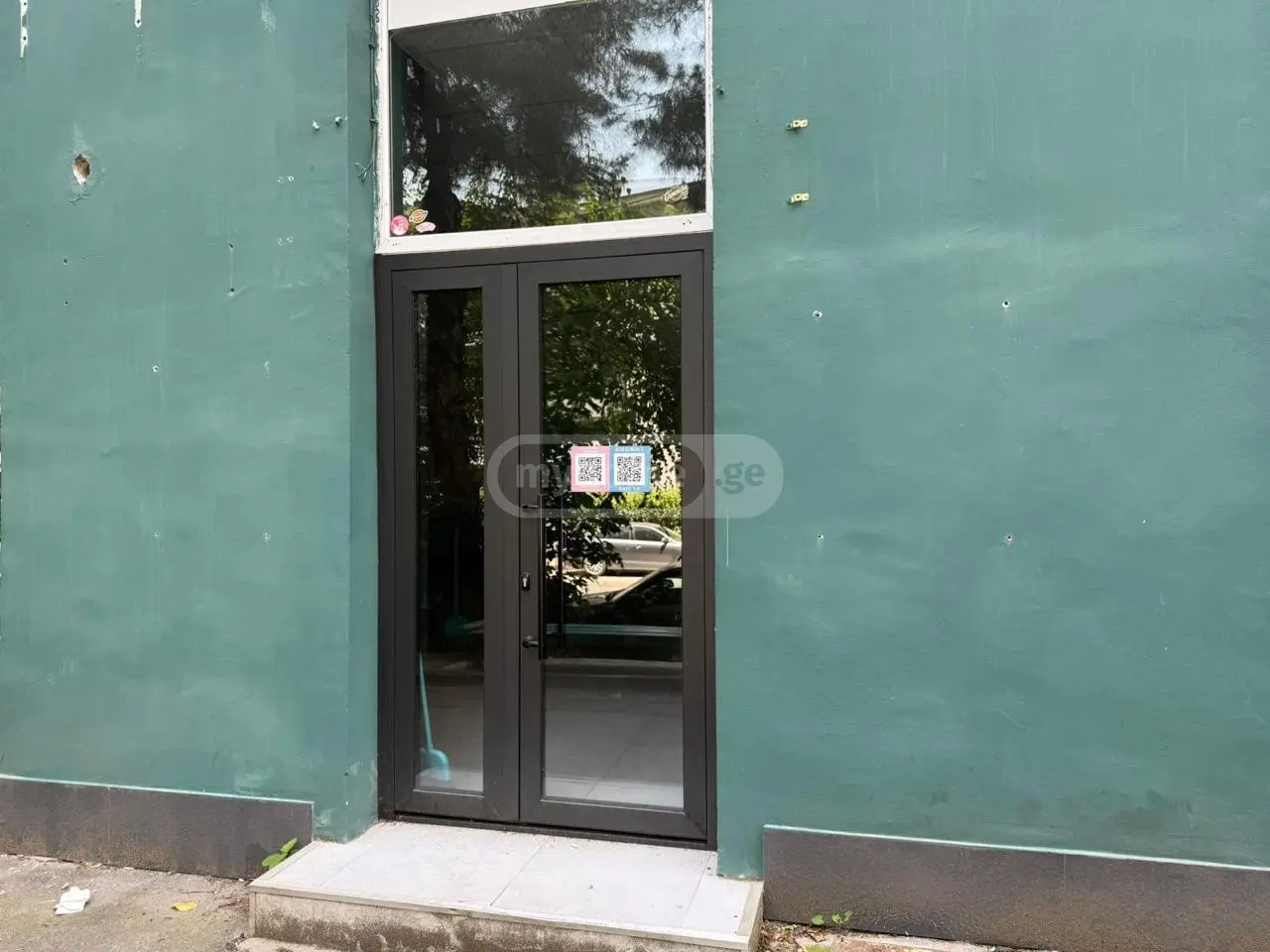  ქირავდება 168 m² ფართობის კომერციული ფართი საბურთალოზე  ბახტრიონის ქუჩაზე 