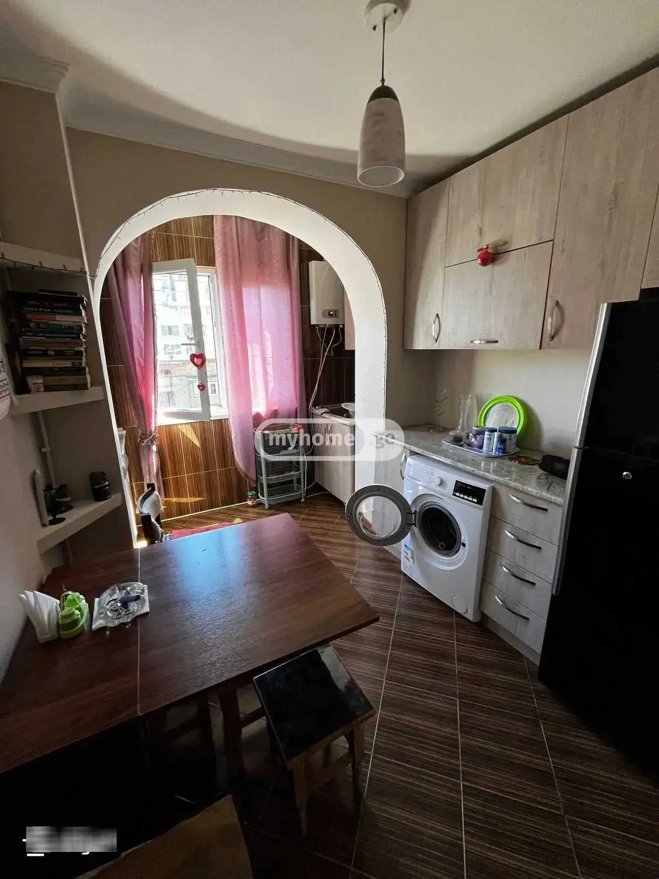  იყიდება 2 ოთახიანი  ბინა საბურთალოზე