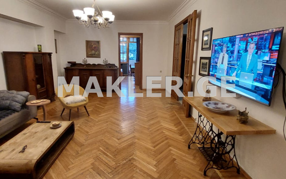  ქირავდება 5 ოთახიანი  ბინა ვაკეში  ი. ჭავჭავაძის გამზ. 