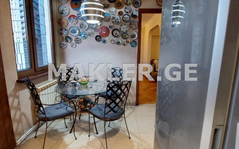  ქირავდება 5 ოთახიანი  ბინა ვაკეში  ი. ჭავჭავაძის გამზ. 