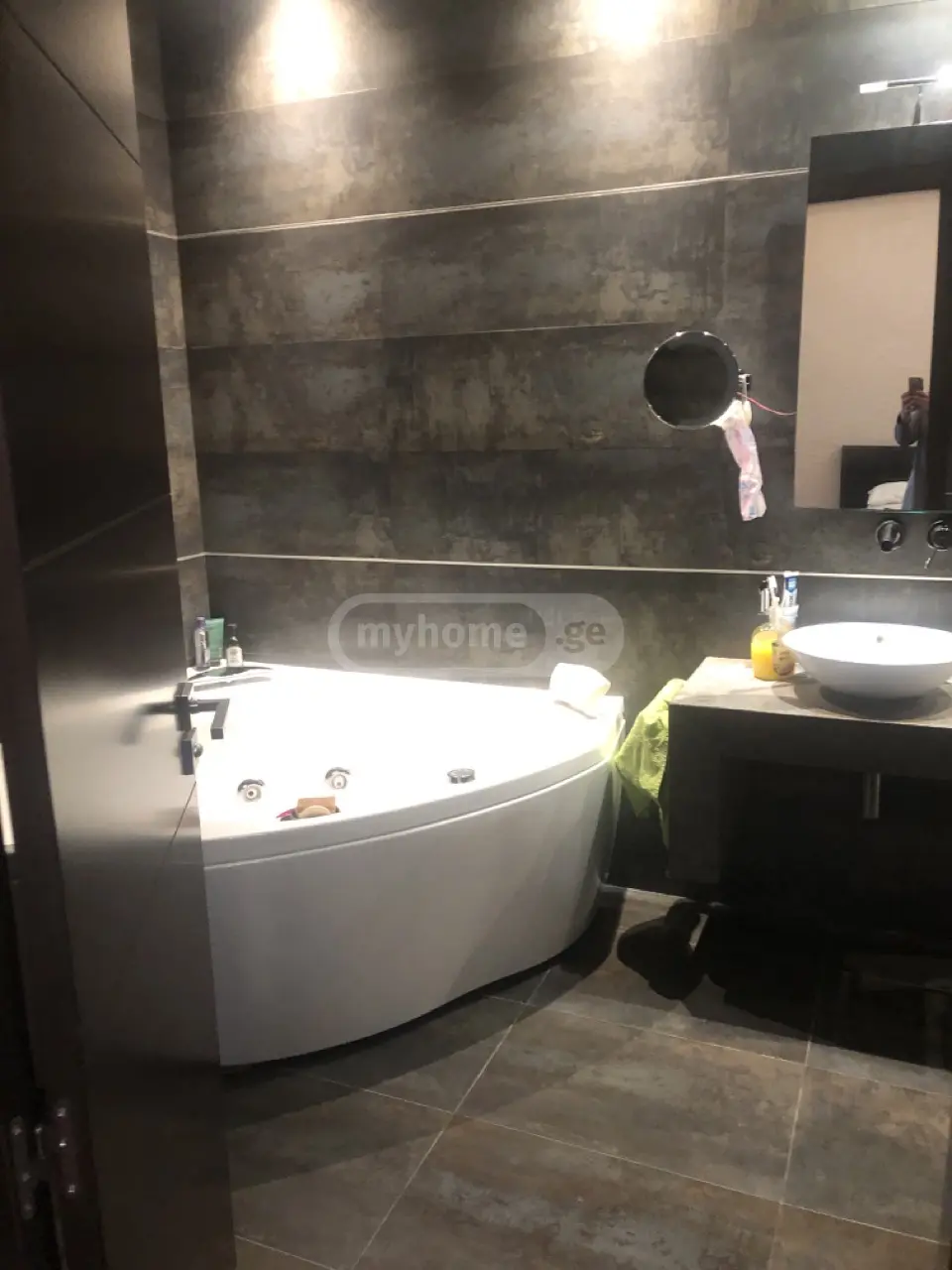  Сдаётся 4 комнатная  Квартира в Сабуртало  на ул. Тамарашвили 