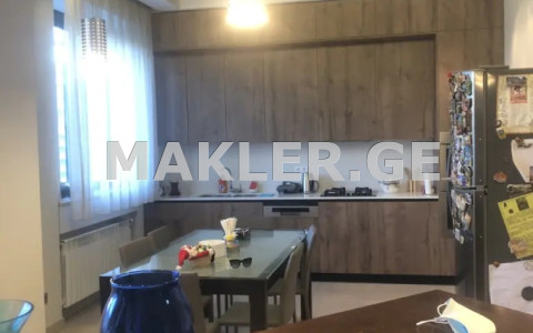  Сдаётся 4 комнатная  Квартира в Сабуртало  на ул. Тамарашвили 