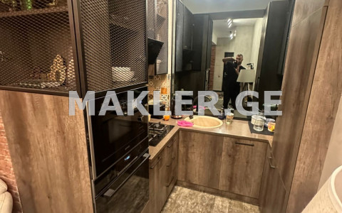  იყიდება 2 ოთახიანი  ბინა ვაკეში  შატბერაშვილის ქუჩაზე 