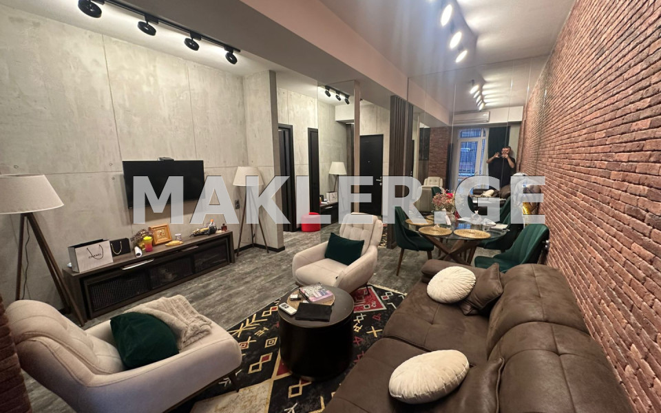  იყიდება 2 ოთახიანი  ბინა ვაკეში  შატბერაშვილის ქუჩაზე 