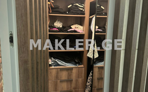  იყიდება 2 ოთახიანი  ბინა ვაკეში  შატბერაშვილის ქუჩაზე 