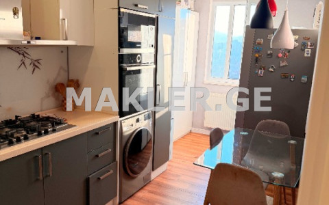  იყიდება 3 ოთახიანი  ბინა ნუცუბიძის პლატოზე