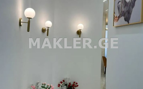  Продается 4 комнатная  Квартира в Сабуртало  на ул. Г.Бербуки 