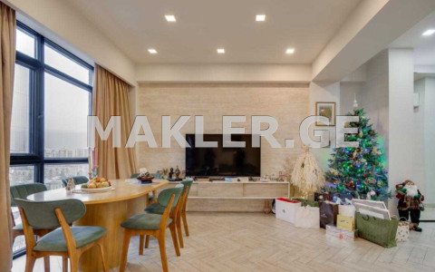  იყიდება 3 ოთახიანი  ბინა საბურთალოზე  ნუცუბიძის ქუჩაზე 