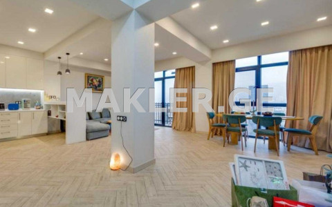  იყიდება 3 ოთახიანი  ბინა საბურთალოზე  ნუცუბიძის ქუჩაზე 