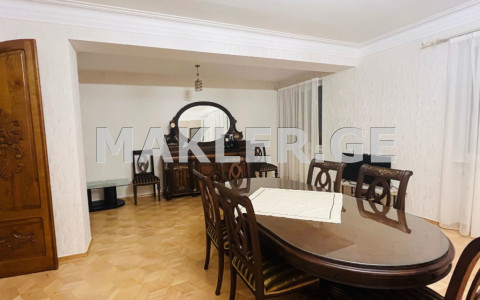  Продается 4 комнатная  Квартира в Ваке  на ул. А.Размадзе 