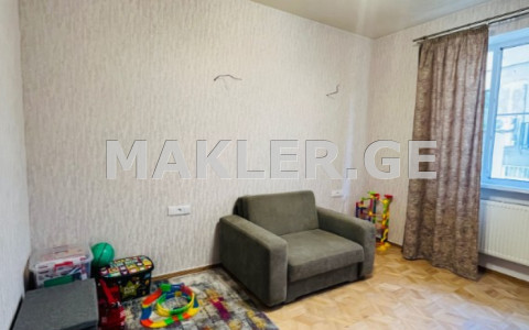  Продается 4 комнатная  Квартира в Ваке  на ул. А.Размадзе 