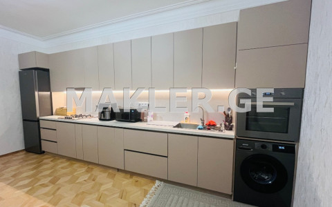  Продается 4 комнатная  Квартира в Ваке  на ул. А.Размадзе 