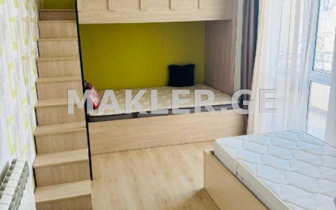  Продается 4 комнатная  Квартира в Ваке  на ул. Шатберашвили 