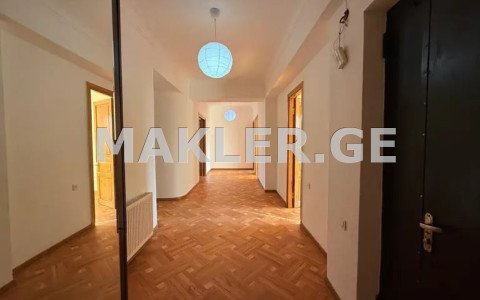  იყიდება 4 ოთახიანი  ბინა ვერაზე  კოსტავას I შესახვევში 