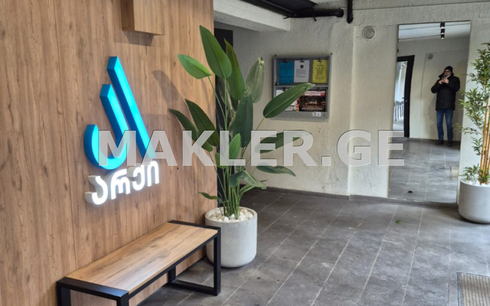  იყიდება 2 ოთახიანი  ბინა ისანში  ნავთლუღის ქუჩაზე 