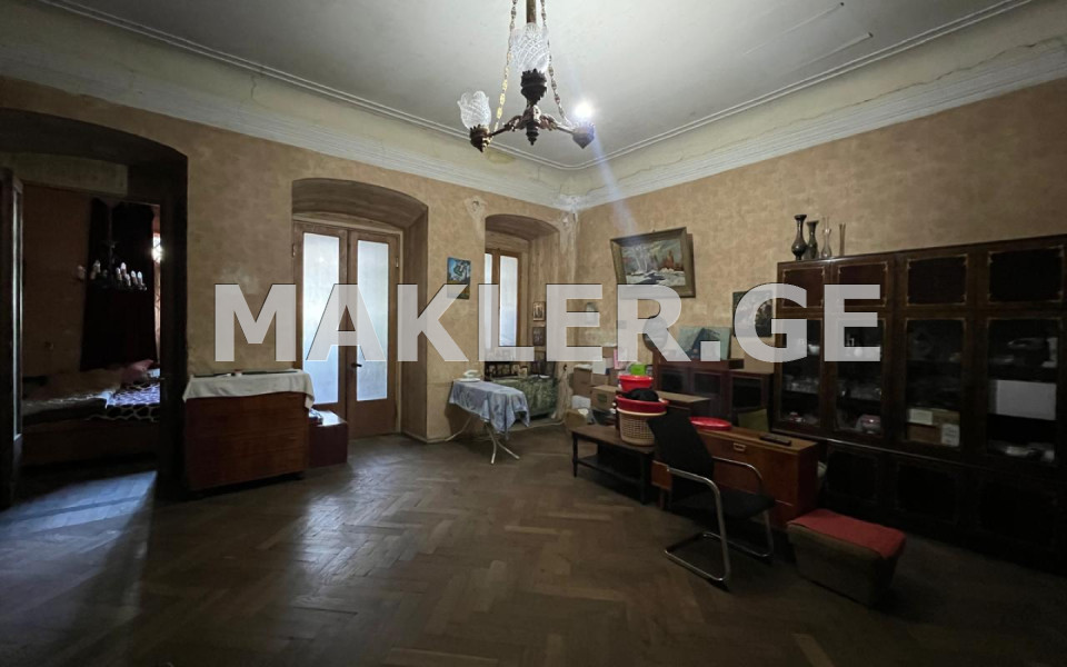  למכירה 3 חֶדֶר  דִירָה in Mtatsminda dist. (Old Tbilisi)  in Zviad Gamsakhurdia st. 