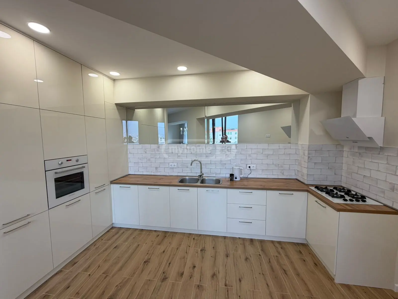  For Rent 3 room  Apartment in Vake dist.  in I. Chavchavadze Ave. 