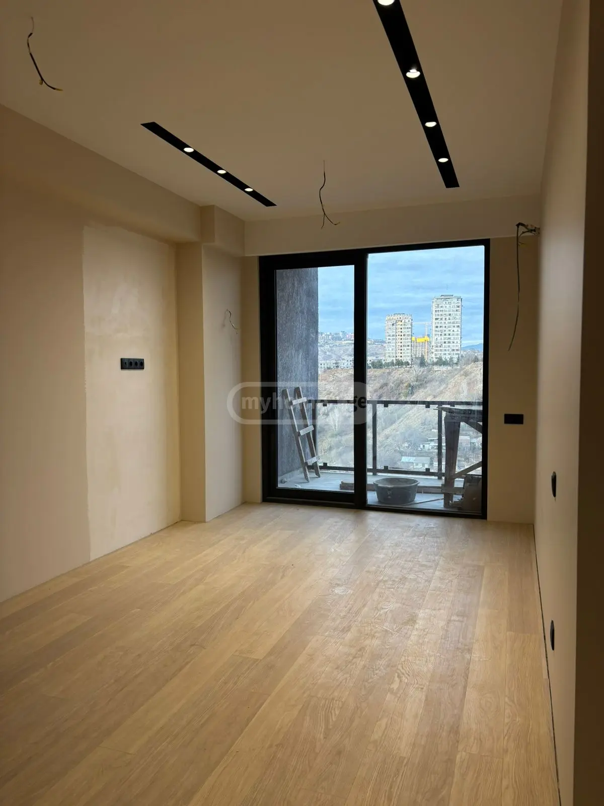  Satılık 2   Daire in Vake dist.