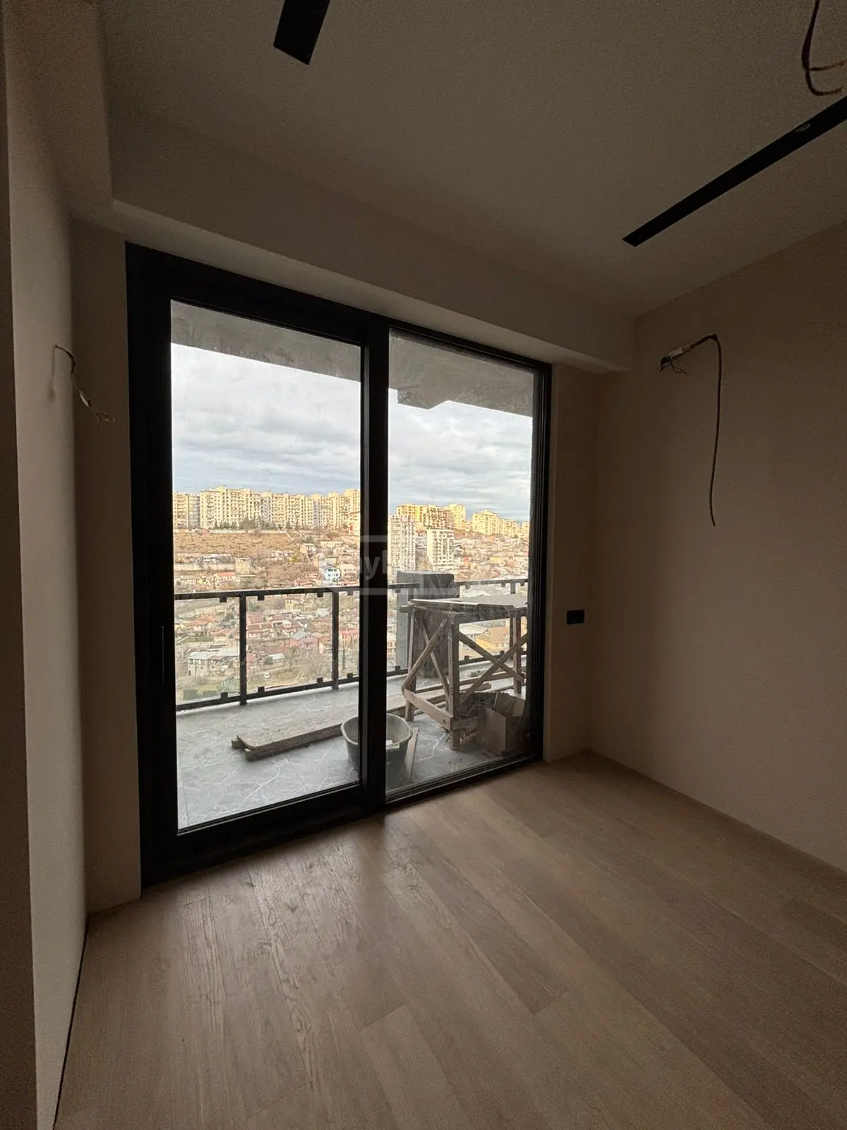  Satılık 2   Daire in Vake dist.