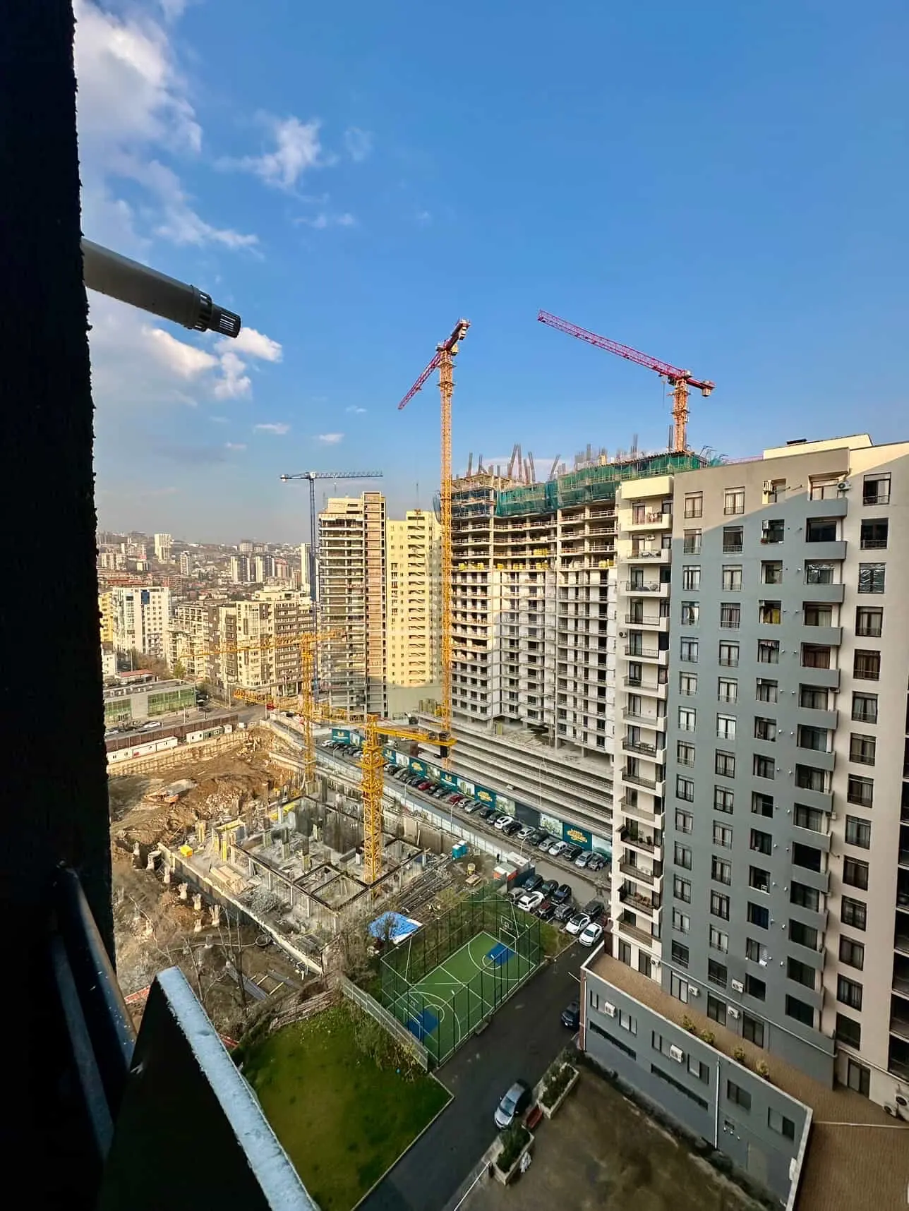  იყიდება 2 ოთახიანი  ბინა საბურთალოზე  ქავთარაძის ქუჩაზე 