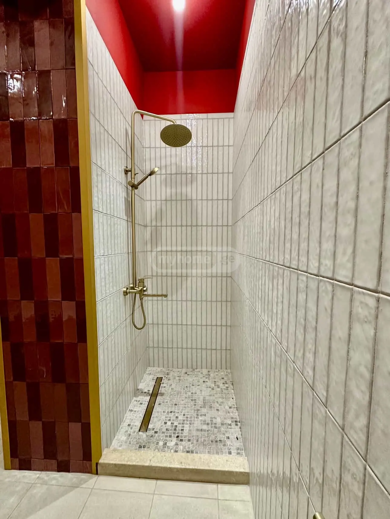  იყიდება 2 ოთახიანი  ბინა საბურთალოზე  ქავთარაძის ქუჩაზე 